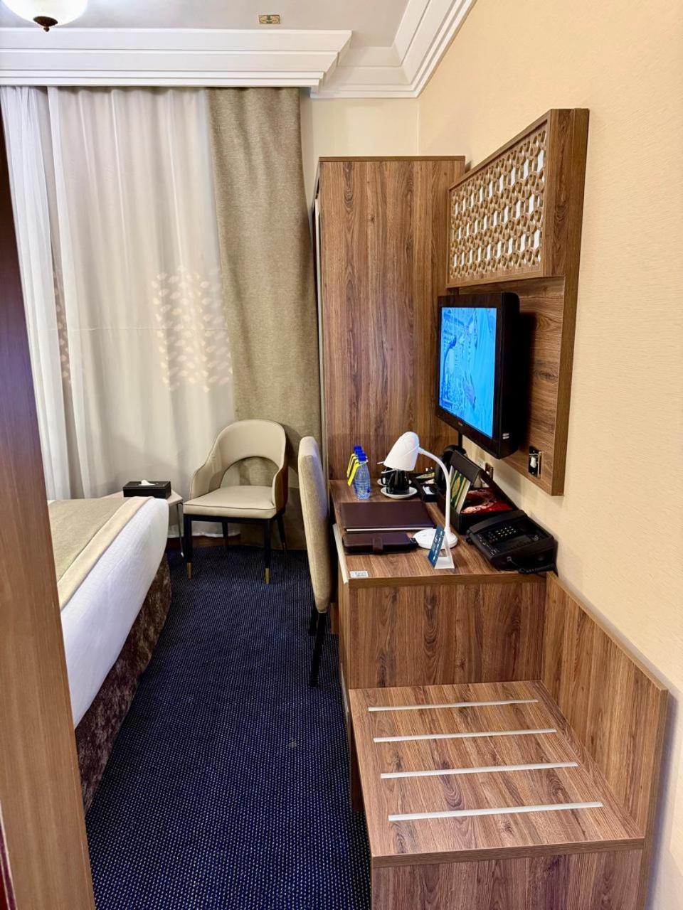 Hotel Golden Tulip Al-Zahabi à Médine Extérieur photo